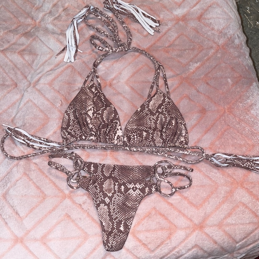 Acacia Python set